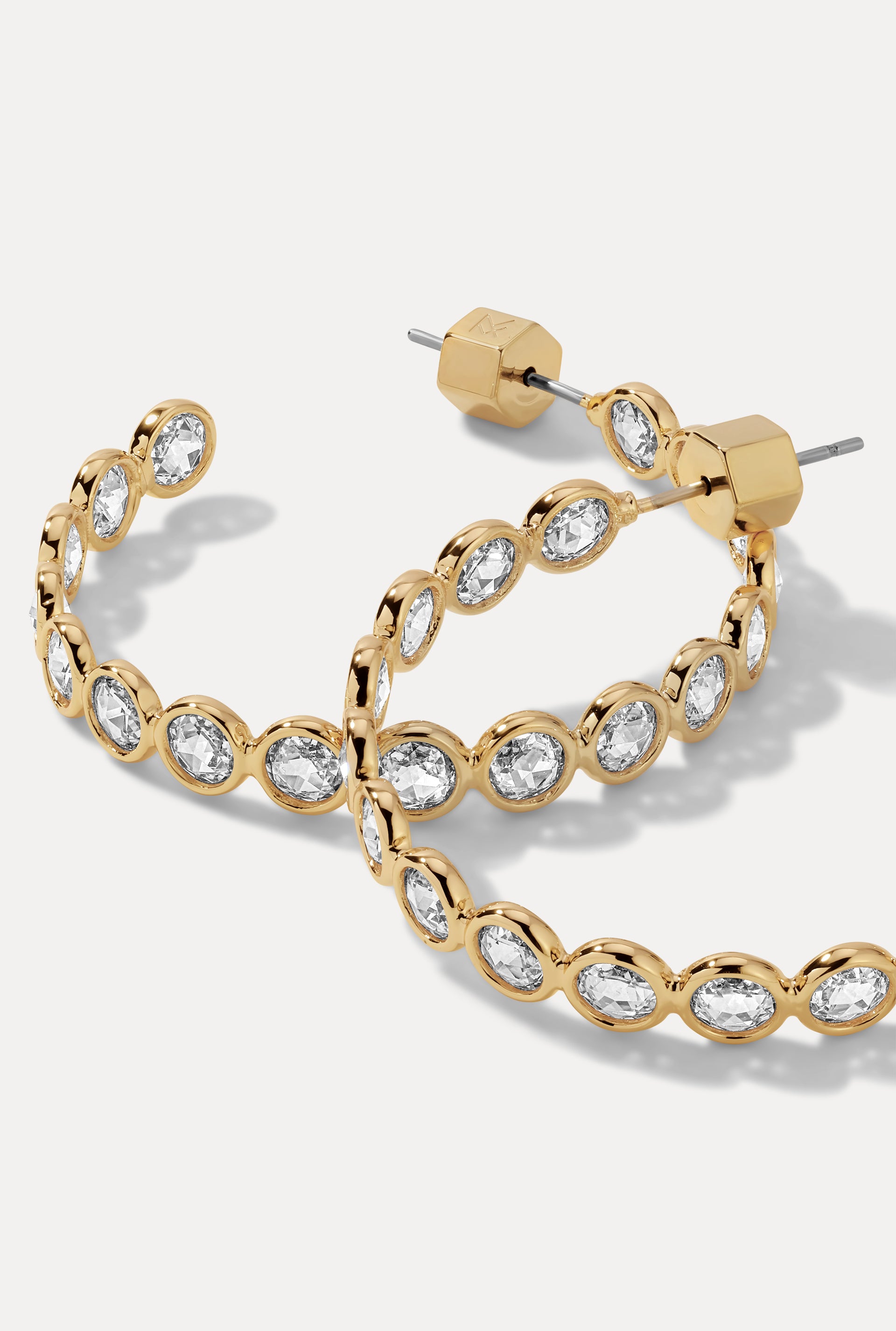 Lynda Hoops