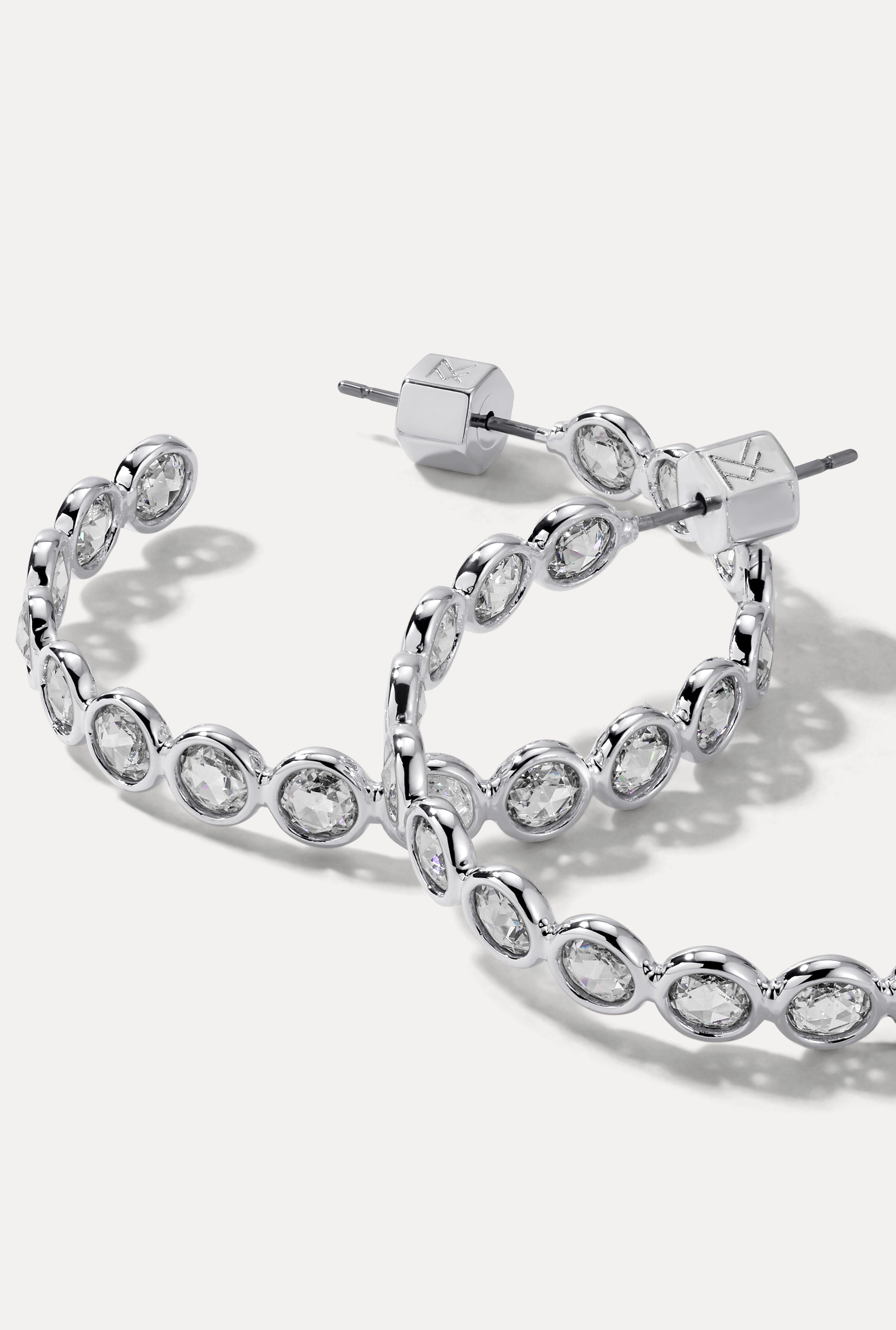 Lynda Hoops